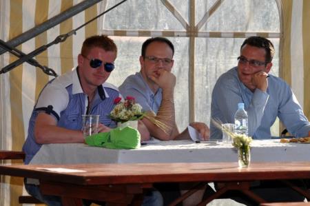 Strokovna komisija (od leve proti desni sedijo) Matej Pečan, Marjan Zupanc in Dean Telič Zavašnik